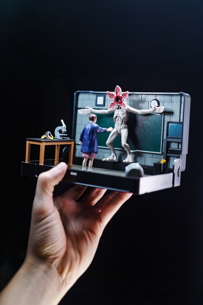 Console Heroes - VHS Diorama: Eleven vs. Demogorgon