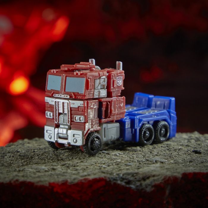 Transformers Kingdom - War for Cybertron Trilogy Core Class - Optimus Prime