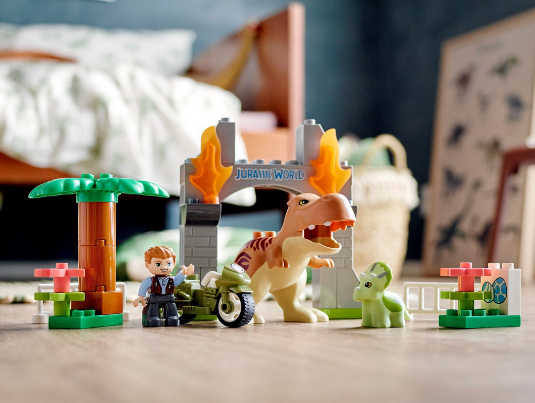 LEGO DUPLO 10939 T Rex and Triceratops Dinosaur Breakout Alfy s New Vintage Toy Shop