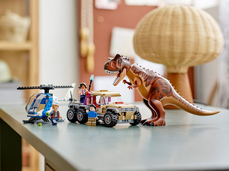 LEGO - 76941 Jurassic World Carnotaurus Dinosaur Chase