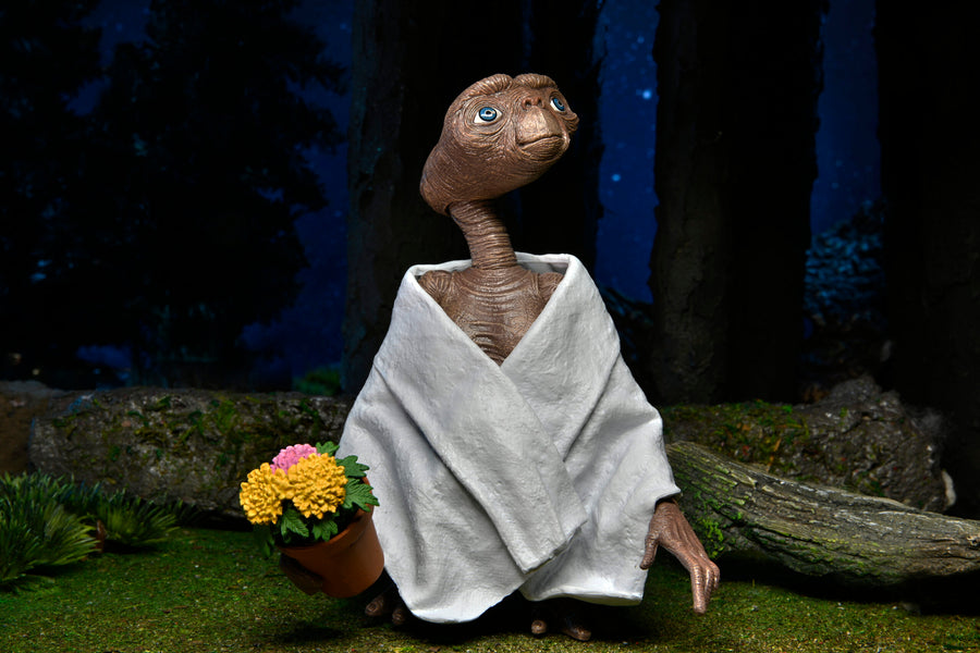 E.T. Ultimate 40th Anniversary 7 Scale Action Figure – Alfy's New &  Vintage Toy Shop