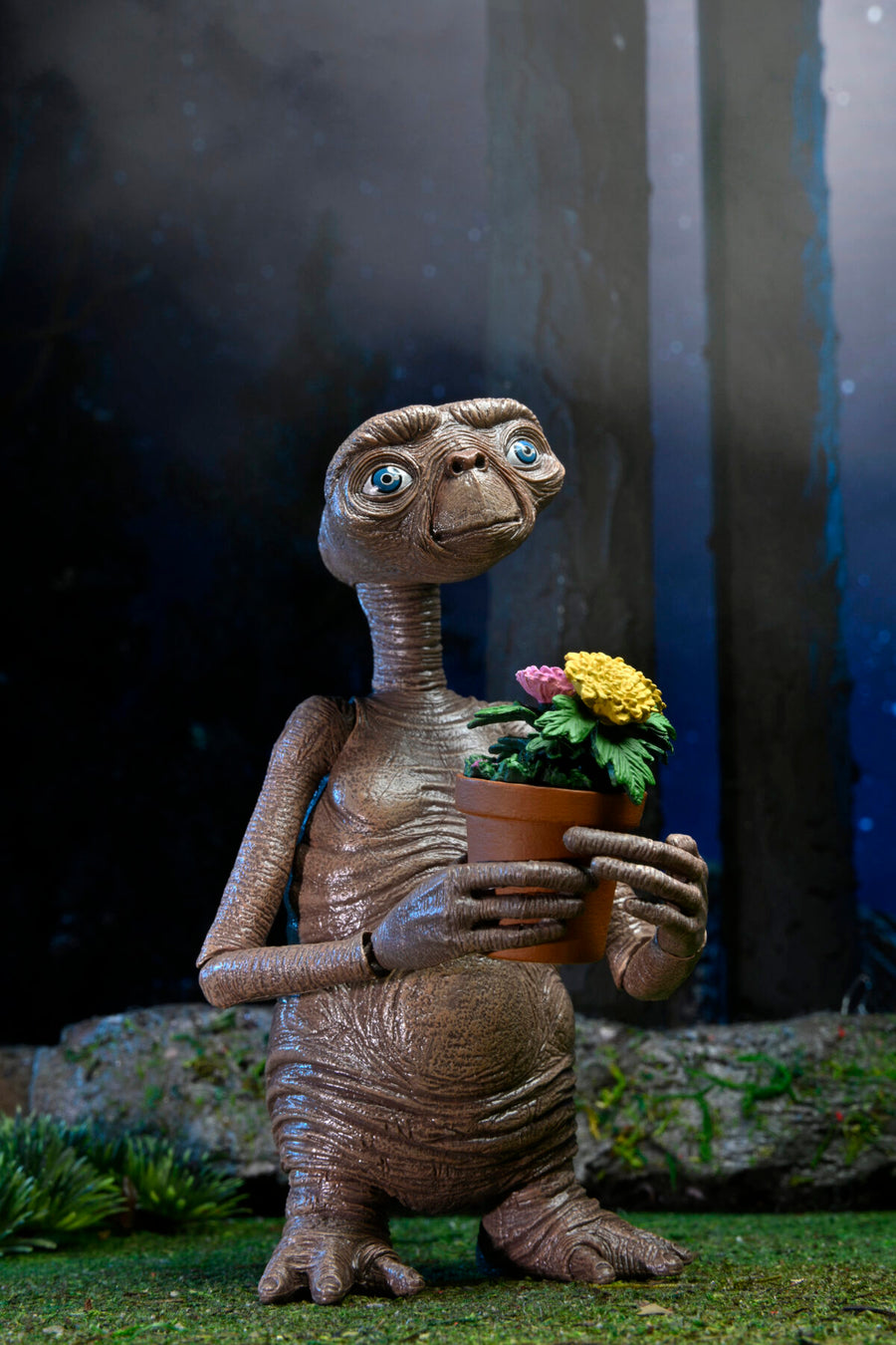 E.T. Ultimate 40th Anniversary 7 Scale Action Figure – Alfy's New